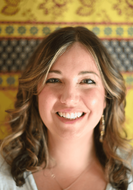 Amanda Website Headshot-1